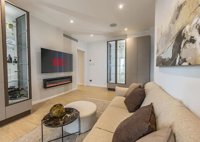 Luxury 2 Bedroom In Central